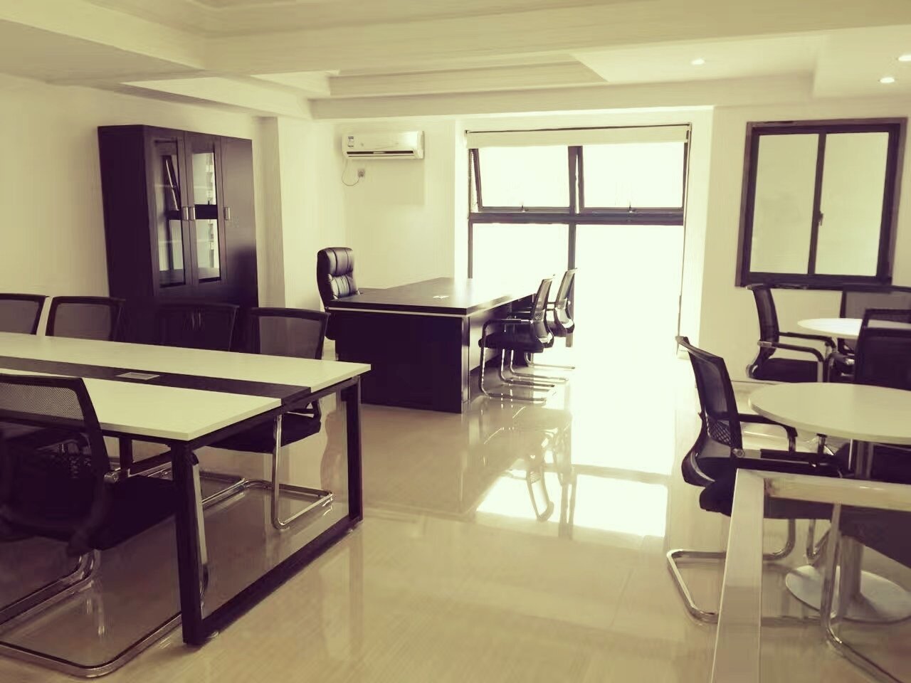 深圳市鑫天下投資信息咨詢服務(wù) 專業(yè)鑄就信賴，信息引領(lǐng)未來